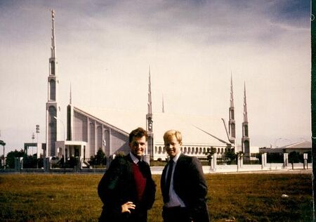 Elderes Stwart y Lami 1986 frente al bello Templo de Argentina
Rury Ana Carrera
27 Feb 2004