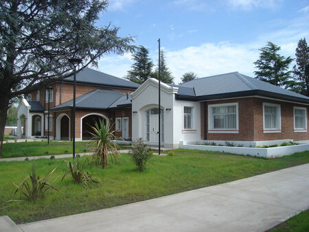 New mission home built on the same spot as the previous one, but smaller...and only is home to the Mission President.  The Elders live elsewhere now.
John Ahlander
15 Apr 2008