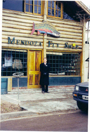 Mendoza fly shop in Dorrego, Guaymallen, Mendoza, por Nick Smith,  2001
Nick b. Smith
02 Jun 2002