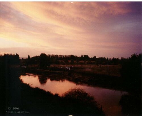 Rio Chubut in a neighborhood on the north end of Trelew
David  Harris
10 Nov 2007