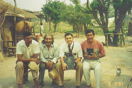 En La Leonesa con los indigenas
Jorge Javier Vitale
02 May 2003