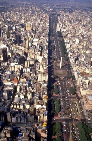 Una vista de la Avenida 9 de Julio en Buenos Aires. Se nota el Obelisco en el centro. Aunque no esta adentro de nuestra mision, creo que la mayoria de nosotros hemos pasado por esta avenida.
David William Steadman
29 Aug 2001