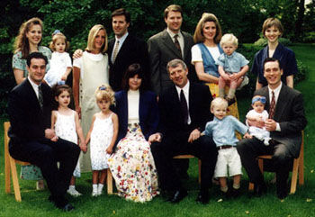 President and Sister Robinson and family
Alan  Buckingham
18 Sep 2003