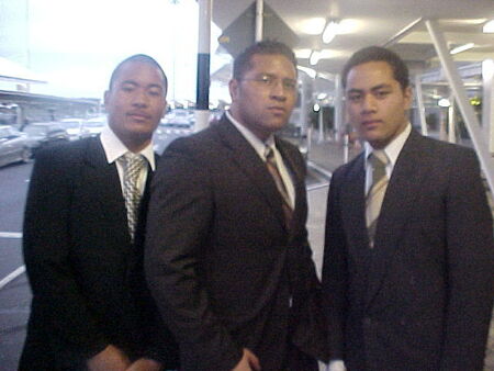 me n the 2 youth boys at the auckland airport fairwel'n my cuz head'n to Provo MTC Oct 2006
Jesse Faámalele Seiuli
16 Jan 2007