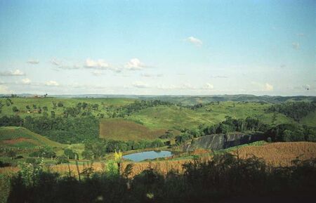 This is a picture of the countryside in the western side of the state by Chapecó. This was taken out the window of a touring bus.
Jouber  Calixto
20 Apr 2003