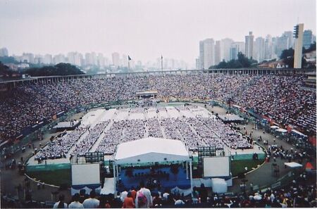 Celebração no estádio do Pacaembu com o Presidente Hinckley, no dia 21 de fevereiro de 2004. O templo de São Paulo foi rededicado no dia seguinte.
Jouber  Calixto
05 Mar 2004