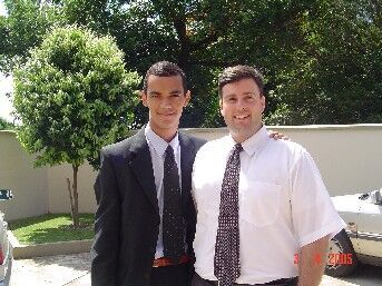 Está foto foi tirada na última transmissão da reunião geral do sacerdócio. O Dériton está se preparando para servir uma missão de tempo integral.
Rodrigo Rizzutti Sette
10 May 2005