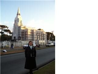 Sister Silva em Frente ao templo de Curitiba
Francine Cristina da Silva
03 Sep 2007