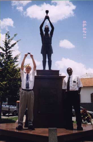 Elder Johnson e Elder J. Santos aos pes do rei de futebol...Pele.
Nic  Johnson
08 Feb 2002