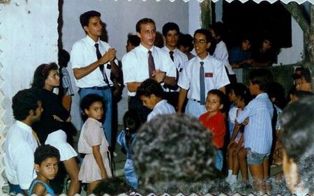 Another B-day photo, but more faces visible.  This time Elder Coelho is on the left.
Russell  Hardy
25 Sep 2003