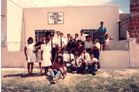 Membros do Ramo de Juazeiro da Baihia, depois das reuniões do domingo no ano de 1991
PAULINEI DE JESUS
07 Aug 2004