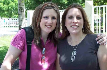 My cousin Rachelle and I...supposedly we look like we could be twins.
Misty Lynn Peterson
28 May 2007