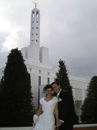 América y Santi en el templo de madrid
AMERICA  VALENZUELA-ROJAS
17 Jun 2007