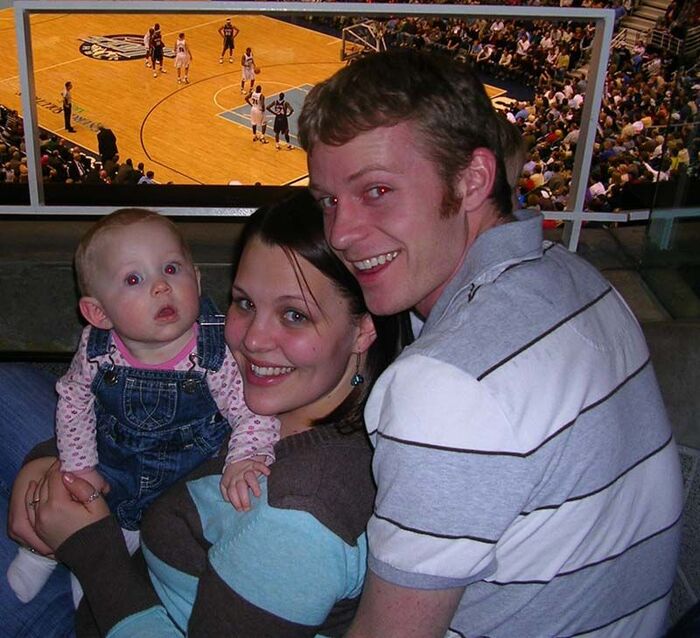 Fuimos los tres a un partido de basketball.  Go Jazz!
Carson Glen Younker
25 Mar 2008