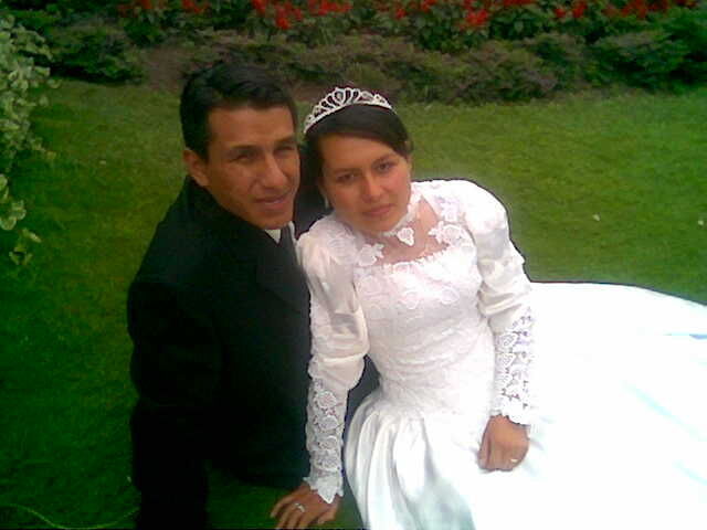 Mi esposa Mayra el dia de nuestro sellamiento en ell Templo de Lima Peru el 02 dic 2006
Gary  Guzman
28 Jul 2008