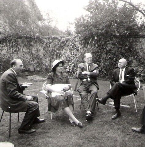 Left to right: Unknown (Carlos A Cifuentes?), Sister Beecroft and baby, President Beecroft, Elder Tuttle. Late 1964.
Blaine Nay
27 Nov 2006