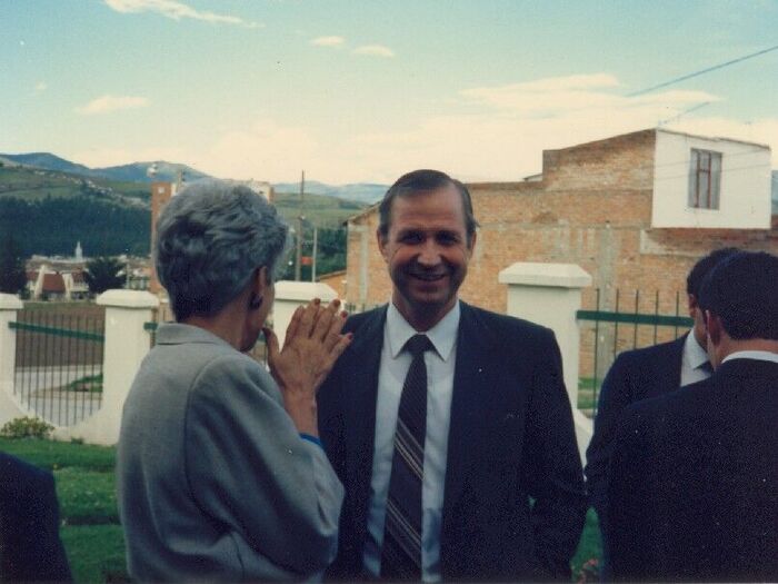 Picture of President Mickelsen and his wife at one of the zone conferences circa 1987
Andrew  Singleton
15 Sep 2003