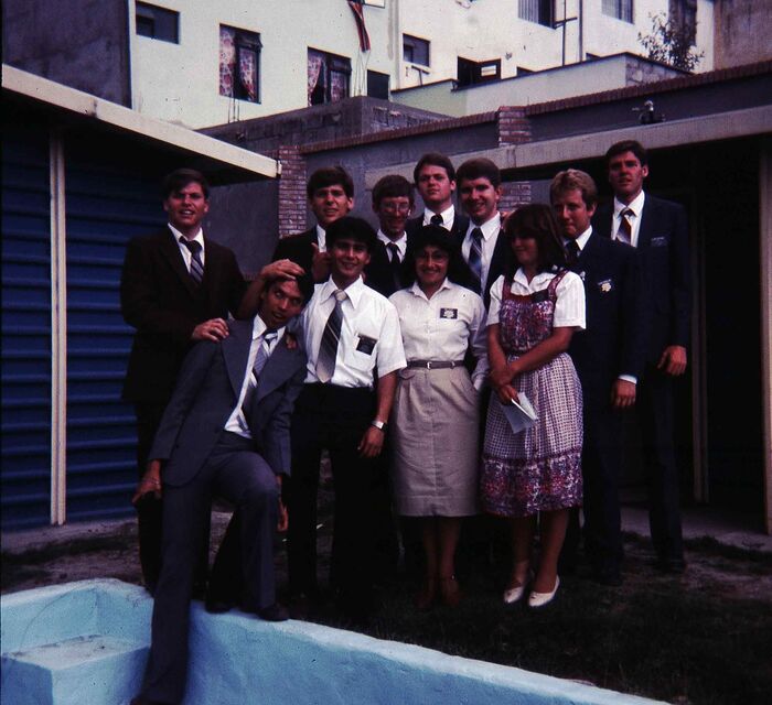 Zone in front of Chapel in Manizales
Ernie  Larsen
05 May 2005