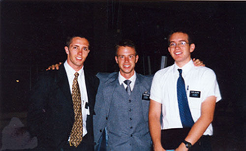 Esos son Craner y Wheeler, los ultimos gringos de la mision...
David  Valencia Amores
18 May 2005