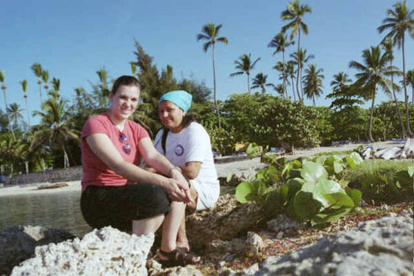 Regrese a la isla bonita! La playa de Juan Dolio con la Hermana Elena Travieso de San Pedro.  Que divertido y bello!
Stacy  Firth
13 Sep 2003