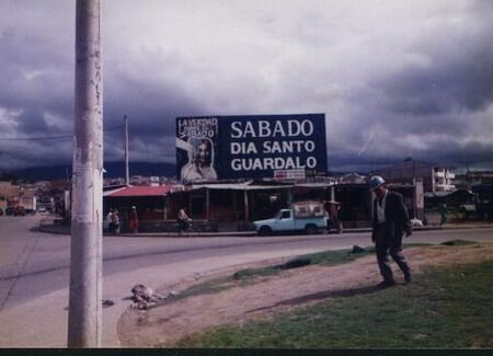 Just outside of the Cuenca bus station.
Joshua  Kelley
05 Jan 2004