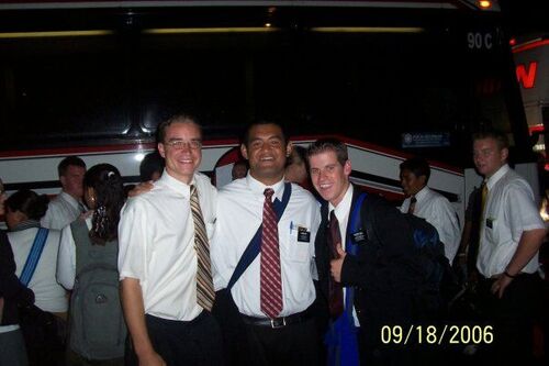 mi ultimo dia en la mision......aqui estoy con elder jackson y elder hill.....termine la mision en coban 3
matthew Luke Fitu
01 Feb 2008