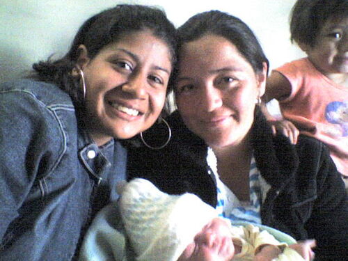 Hna. Ana Guzman mi entrenadora, su bebé y Yo. La visite en su casa en Chimaltenango. Dic 2008
Diana Andrea Pozo
03 Feb 2009