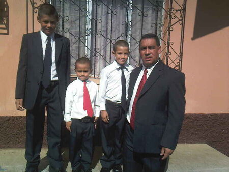 saliendo para ir a la iglesia
wiliams omar juarez silva
21 Sep 2009