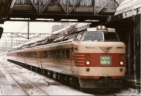 This train ran between Muroran and Asahigawa. Courtesy JR Hokkaido
If you were fortunate enough to serve in Muroran you could ride this train (or any other Tokkyu) for the same low fare as any train as far as Higashi Muroran Station. So we often rode in
Mark  Bore
06 Jan 2002