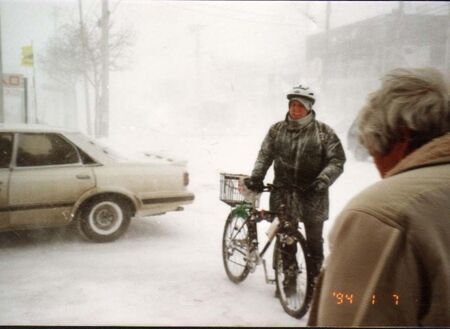 Just a regular day out for some January dendo. This was taken during a blizzard just down the street from the new 1994 Kotoni apartment up by Manbo's food market.
Jim Dillon
26 Oct 2004