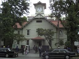 I don't know the history, but this clock tower seems to be very famous and a Sapporo icon on most websites and pamphlets. Does anyone else no more as to it's popularity?
Jim Dillon
26 Oct 2004