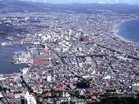 There are many pretty views of this peninsula at night, but I'm sure Hakodate senkyoushi would be able to use this one more for natsukashii stories.
Jim Dillon
26 Oct 2004