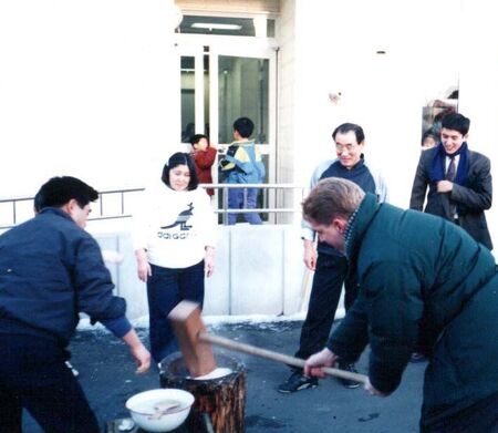 During the holiday season, we had some good times at the church with meals, parties, and pounding the mochi. My dode was Young choro (behind me) and Nakamura Shibucho is to Young's right.
Jim Dillon
03 Nov 2004