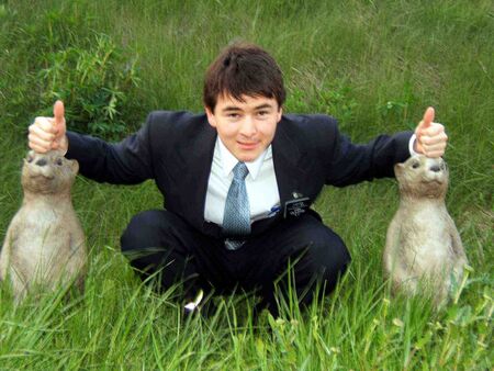 Elder Kenji Oman meets some local wildlife.
Kenji Masato Oman
23 Aug 2005