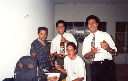 E. Hernandez Ponce, E. Luna Roman, E. Lopez Marquez y Yo
Albert Raul Campa
18 Oct 2001