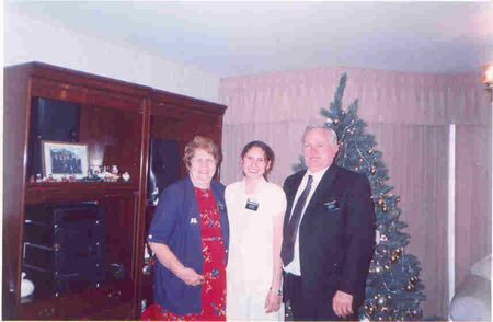 16 de Diciembre de 2000 en casa con Presidente y Hna. Wagner.  Estoy muy feliz de haberlos tenido como mis padres este tiempo.
Alexandra  Hernández Salazar
14 Feb 2002