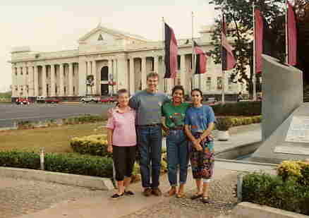 Lani, Dewey, Maribel, Erica
Dewey Levie
13 Feb 2002