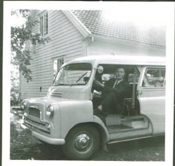 The car was a big help, but also otherwise at times!  This is Elder Hibbard with the driver door latched open.
Harold  Oak
21 Aug 2006