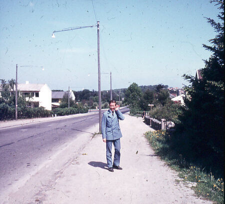 Elder Winder walking on a sidewalk in Stavanger in 1971.
Stephen Allan Wilhite
06 Nov 2008