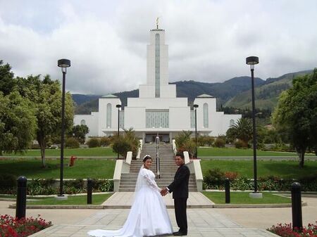 aca esta mi foto  juto a mi esposa en el templo de Cochabamba
Rolo Mario Paredes
14 Jul 2010