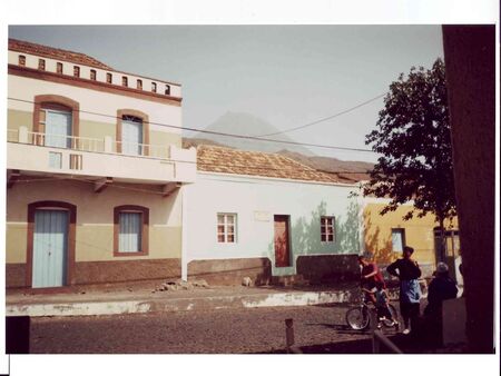 A view of the Fogo volcano from Cova da Figueira.  May 1997.
David  De Gaston
10 Oct 2004