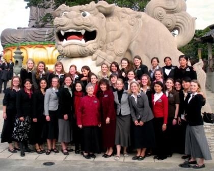 The Sister missionaries of the Taichung Taiwan Mission with Sister Hoer on Christmas Day 2008
Wendy Stebar stebarstudio@hotmail.com
20 Feb 2009