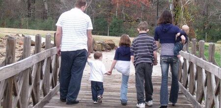 Family taking a walk
Ryan Gene Hatch
02 Apr 2012