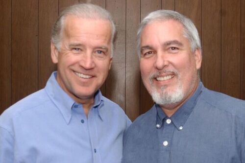 Here is a shot of Joe Biden and me.  He is a brilliant man and I wish him inspiration during his upcoming job.
Stuart Guy Richard Warner W.
26 Nov 2008