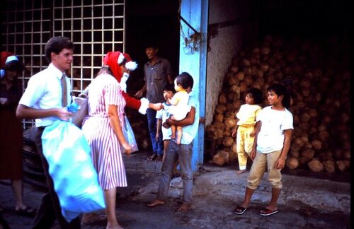 Elder Anderson, Sis. Johnson, and Santa (Elder Holbrook) continue to hand out gifts in our neighborhood.
Robert B Skankey
06 Jan 2016