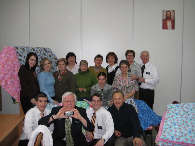 We had a wonderful service project tieing quilts that were sent from America with the Branch in Obyendinyoni. Even the Elders learned how to tie quilts.
Karrissa Bailey
27 Mar 2008