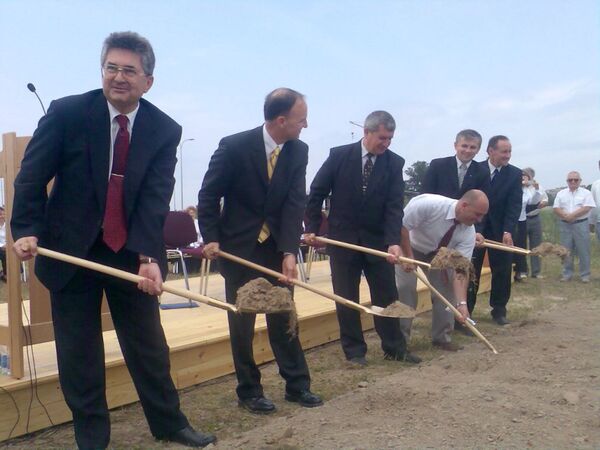 Breaking Ground
Ryan E Dennis
09 Jul 2007