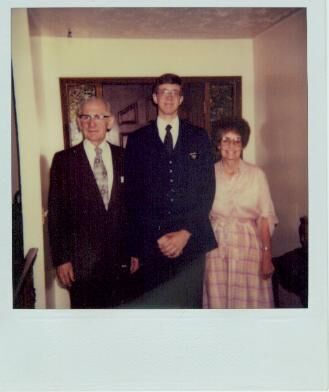 Picture with President and Sister Snow on my first day out of the MTC, July 15, 1981. Many of you have a similar picture with the Snows.
Dennis  Howell
17 Jun 2004