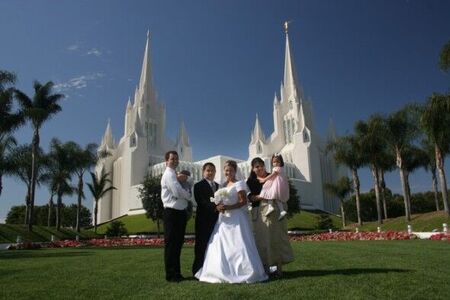 pics of my wedding day with some sisters from temple square!
Liliana  Pineda
30 Sep 2007