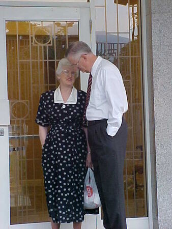 Esta foto fue tomada en el 2004, en abril, el Presidente Johston es el presidente del Templo de Caracas, son personas muy especiales y atentas.
Migledis Beatriz Mendoza
31 Jan 2006